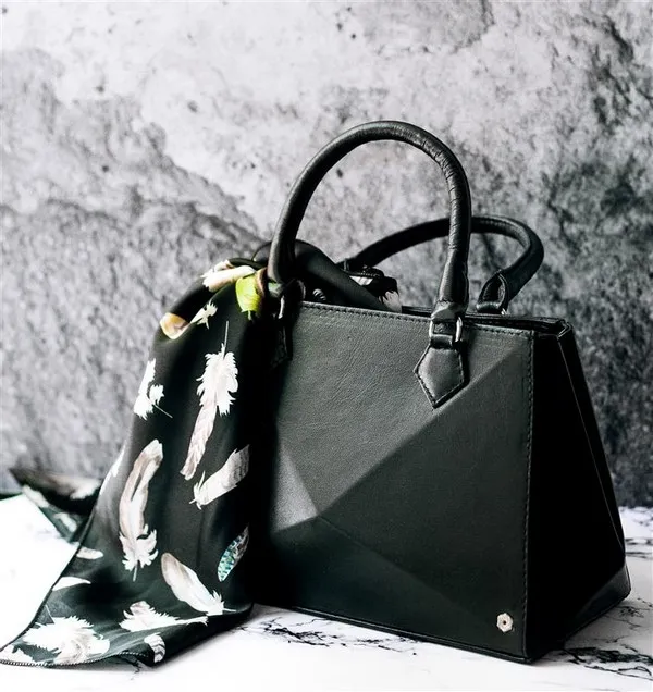 Trouver un sac à main élégant, intemporel et fonctionnel dans une boutique à Marseille, Marseille, Isoard Bijoux
